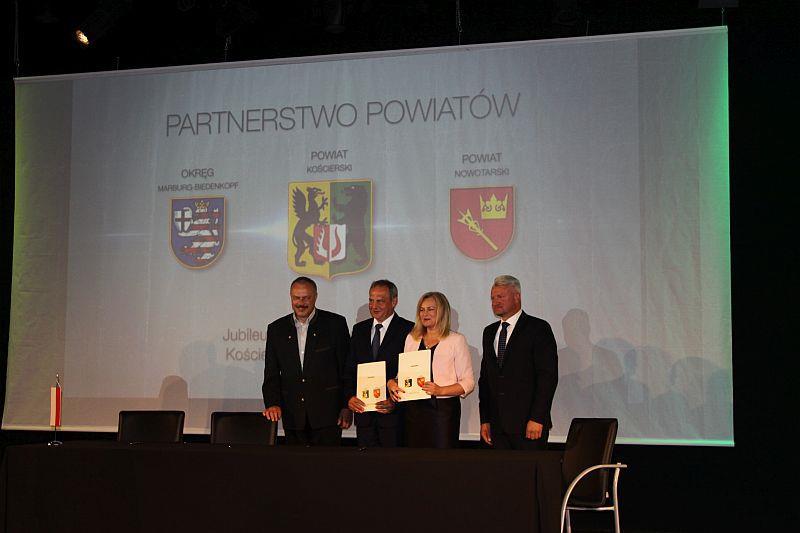 Odnowienie umów partnerskich z Okręgiem