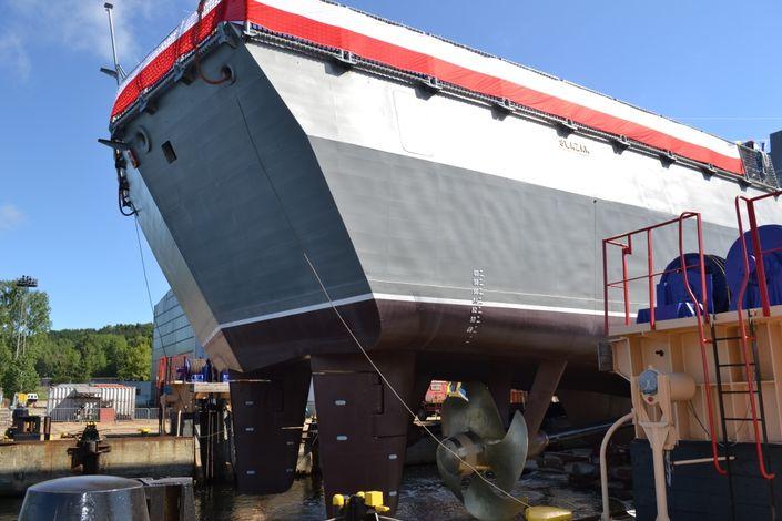 Rufa Ślązaka nie ma slipu rufowego dla RHIB, ani otwartego pokładu zadaniowego fot. M.Dura Pozostaje również kwestia patrolowego wyposażenia.