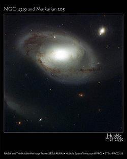 około 10 miliardów lat świetlnych. Do niedawna najodleglejszym znanym kwazarem był obiekt odkryty w 2007 roku. Światło od tego kwazara biegło do nas około 12,7 mld lat.