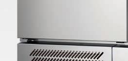 Pojemność 5x EN 400x600 lub 5xGN 1/1. Głębokość pojemników do 65mm. Odstęp pomiędzy prowadnicami 70mm. Blast chiller / Shock freezer made from AISI 304 stainless steel inside and outside.