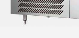 The removable, easy to keep clean rack with rails. Easy to use control panel with digital display and a temperature probe. The possibility of saving programs and defrost function.