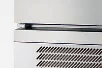 The removable, easy to keep clean rack with rails. Easy to use control panel with digital display and a temperature probe.
