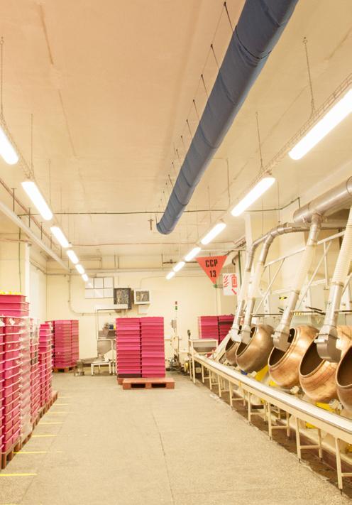 PRODUKCJA ŻYWNOŚCI, FARMACEUTYKÓW I KOSMETYKÓW INDUSTRIA 1 40 INDUSTRIA 3 40 COSMO APEX COSMO ECLIPSE COSMO NOVA 36 36 37 COSMO LED 38 COSMO LED LAM 38 PURE 3 42 MONITOR1 IP65 LED MONITOR2 IP65 LED