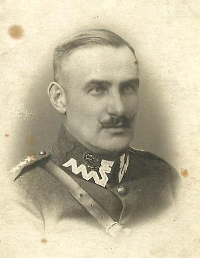 WOJCIECH GORCZYCA Akademia Techniczno-Humanistyczna w Bielsku-Białej Mjr Julian Lipski herbu Grabie jako persona. Kijów. Warszawa. Charków Key words: the term persona vs.