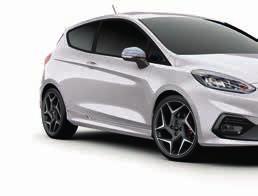 NOWY FORD FIESTA ST Nadwzie i gumienie Zewnętrzne elementy nadwzia Listwa wzdłuż dlnej linii szyb bcznych - w klrze czarnym Górna krata wltu pwietrza - w stylizacji ST Przedni zderzak - lakierwany w