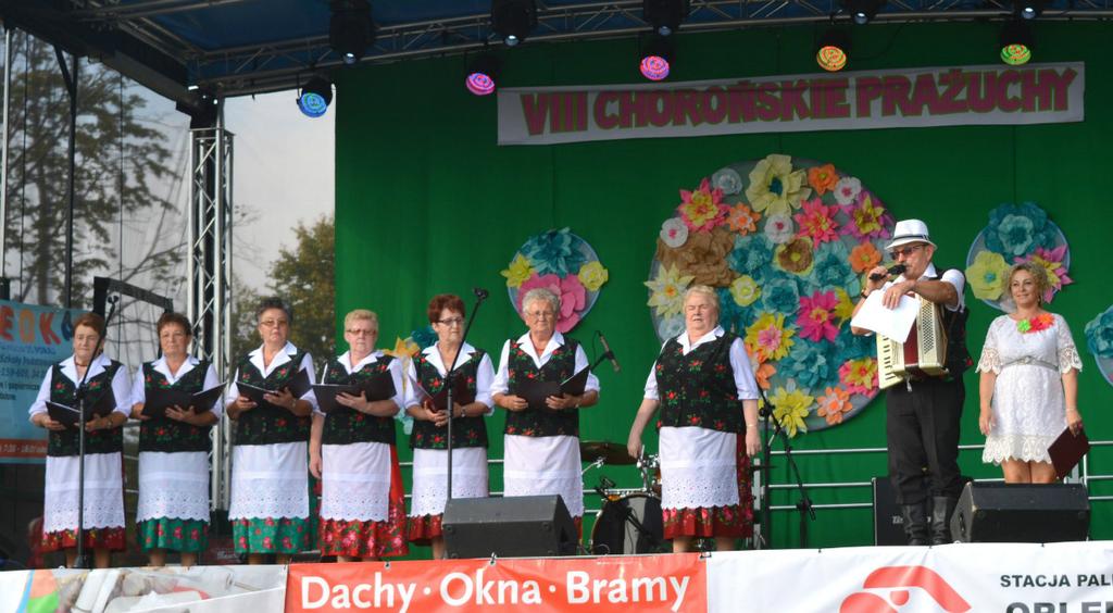 Artyści otrzymali kwiaty Flower nocy ręcznie wykonane przez