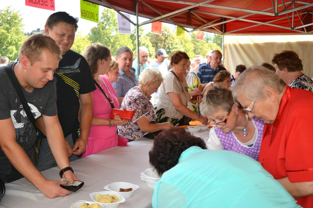 Tradycyjnie jak co roku Chorońskie Prażuchy nie mogły odbyć się bez ogromnego wsparcia lokalnej społeczności: radnego i przewodniczącego Rady Gminy Andrzeja Pawłowskiego, radnego Gminy Poraj i