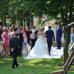 weselne. Cena organizacji uroczystości zaślubin jest uzgadniana indywidualnie.