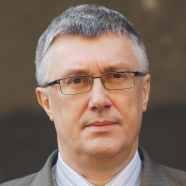 W przesz³oœci partner kieruj¹cy praktyk¹ prawa konkurencji w jednej z najwiêkszych polskich kancelarii prawnych. Pracowa³ tak e w Brukseli w miêdzynarodowej kancelarii sieciowej.