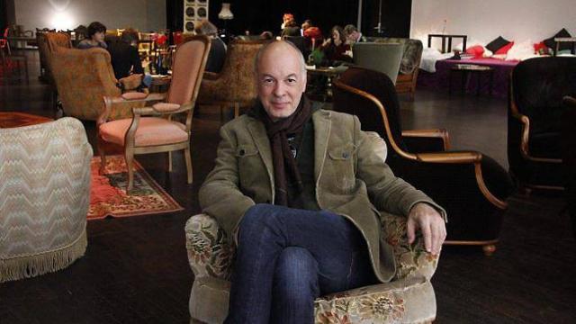 Ukończył kurs operatorski w szkole teatralno-filmowej INSAS w