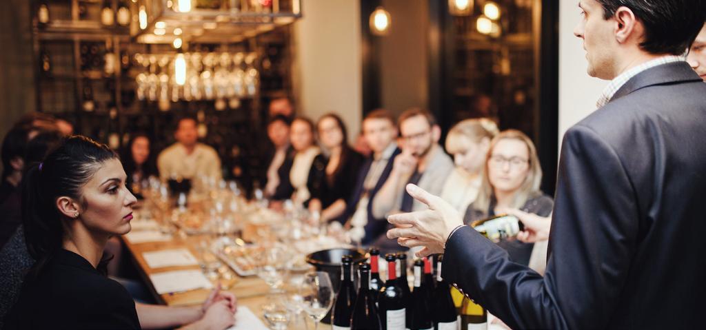 Eventy, imprezy okołoświąteczne Spotkaj się ze znajomymi lub zorganizuj imprezę firmową w Odkupieniu Win przygotujemy z tej okazji wyjątkową degustację.