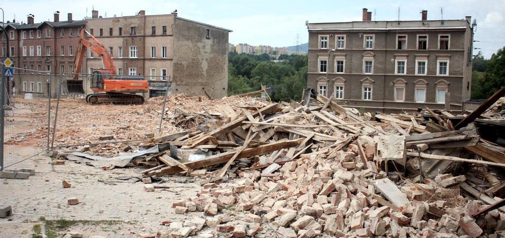 Depopulacja miasta przestrzennie odzwierciedla się m.in. w zwiększającej się liczbie pustostanów.