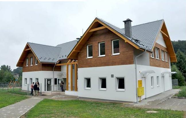 wielu szkół.