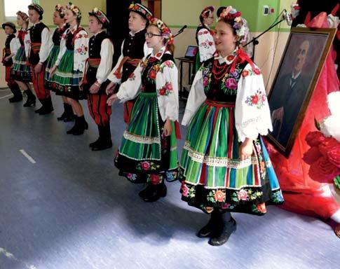 mieszkańcy Uniecka wyruszyli na Rodzinny Rajd Rowerowy w wydarzeniu wzięło udział prawie 40 osób.