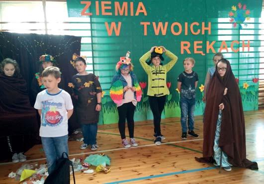 8 Koziebrody ZE SZKÓŁ Głos Raciąża nr 5/2018 APEL Z OKAZJI ŚWIATOWEGO DNIA ZIEMI We wtorek 24 kwietnia w szkole w Koziebrodach odbył się apel ekologiczny pod hasłem ZIEMIA W TWOICH RĘ- KACH.