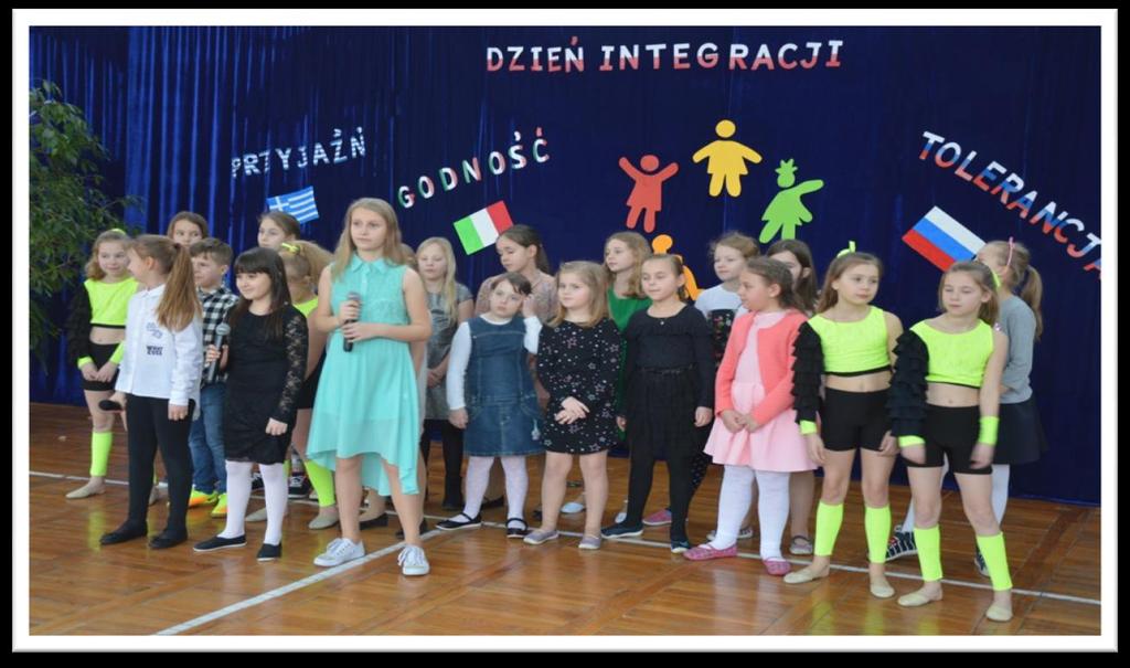 zabrali nas uczniowie klas integracyjnych: IVa, Va, Via, IIA. Nasze szkolne życie to również podroż wspólna podróż. Może ona być ciekawa, radosna i barwna.