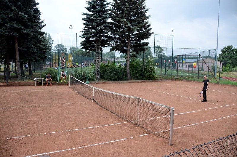 Dzięki naturalnej amortyzacji i możliwości wykonywania na nich poślizgów znacznie zmniejszają ryzyko powstania kontuzji.