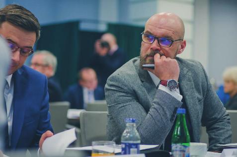 KWIECIEŃ 2018 Nr 4 (258) "METROPOLITALNY FUNDUSZ SOLIDARNOŒCI" ZNÓW DLA PYSKOWIC Adam Wójcik - zastępca Burmistrza Pyskowic na VI sesji