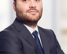 Oznacza to, że zgodnie z podejściem organów podatkowych, świadczeniem o którym mowa w przepisie jest wyłącznie udostępnienie samochodu służbowego dla pracownika przez pracodawcę, bez uwzględnienia