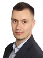 Absolwent Wydziału Prawa i Administracji Uniwersytetu Warszawskiego.