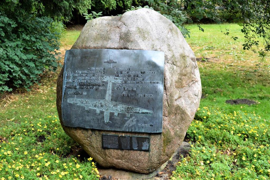 W nocy z 4 na 5 sierpnia 1944 r. do Polski poleciało 11 samolotów, cztery polskie i siedem brytyjskich.