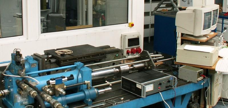 Modelowanie erwonapędu elektrohydraulicznego terowanego dżojtikiem typu haptic 9 liniowy hamulec magnetoreologiczny o koku 6 mm.