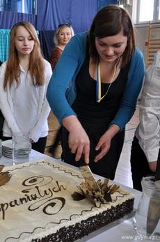 Kinga Jaroszek - uczennica klasy II Technikum w Zespole Szkół Ekologicznych w Gdyni Wolontariat stanowi dla Niej jeden z najważniejszych aspektów życia.