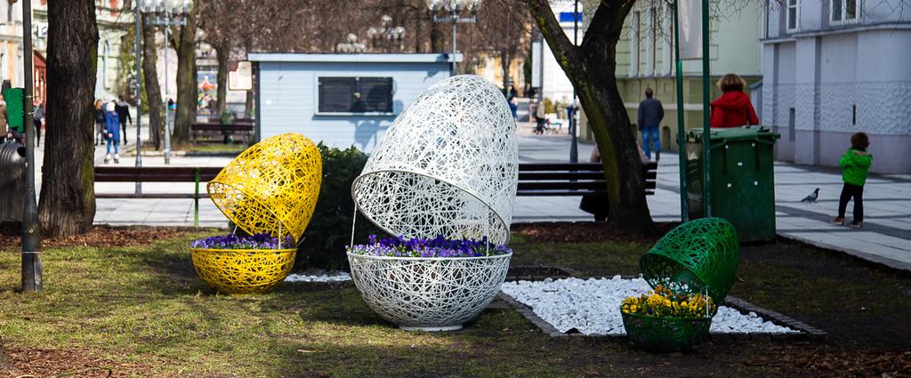 TERRA EASTER Terra Ozdoby Wielkanocne to bogata kolekcja funkcjonalnych ozdób świątecznych dla miast oraz do zastosowań prywatnych.