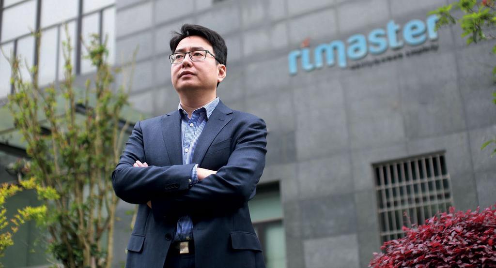 Vår hemmamarknad växer snabbt och nu inleder vi relationer med några av Kinas största koncerner och varumärken, säger Yong Shen, vd Ningbo.