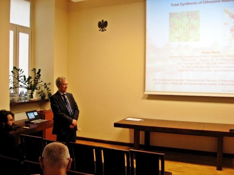 : Microwave irradiation and catalysis in organophosphorus chemistry green synthesis of organophosphorus compounds został zaprezentowany przez prof. György Keglevicha z Uniwersytetu w Budapeszcie.
