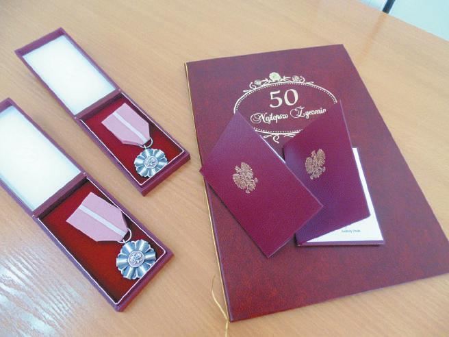 Kurpiel, Zofia i Andrzej Mikołajczyk, Krystyna i Jan Nosal, Zofia i Jan Słodyczka, Maria i Jan Szlembarscy; a 3 pary obchodzące Diametowe Gody otrzymały listy gratulacyjne: 2 Maria i Józef Budz,