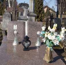 Monografia rzymskokatolickiej parafii św. Mikołaja w Grabowcu, tom II 125 Nieustającej Pomocy w Aleksandrowie (17.11.1984-21.08.1993), św. Krzyża w Kalinówce (30.09.1993-06.11.1996).
