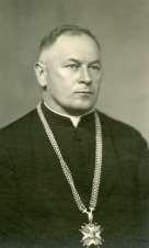 Monografia rzymskokatolickiej parafii św. Mikołaja w Grabowcu, tom II 171 Urodził się 24 lipca 1871 roku Starej Wsi (pow. siedlecki). Absolwent Seminarium Duchownego w Lublinie.