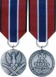 MEDAL PRO PATRIA Medal Pro Patria został ustanowiony Zarządzeniem Kierownika Urzędu do spraw Kombatantów i Osób Represjonowanych 1 września 2011 roku.