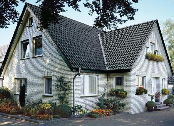 (Dachówka ceramiczna FLEMING TOBAGO, fot. Röben) Na estetyczny wygląd domu jednorodzinnego ma wpływ nie tylko skomponowany dach, okna i drzwi.