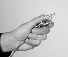 3 14 Instalacja Połączenia elektryczne OSTROŻNIE: W przypadku konfigurowania systemu z podajnikiem wibracyjnym należy sprawdzić wartość napięcia zasilającego na tabliczce znamionowej.