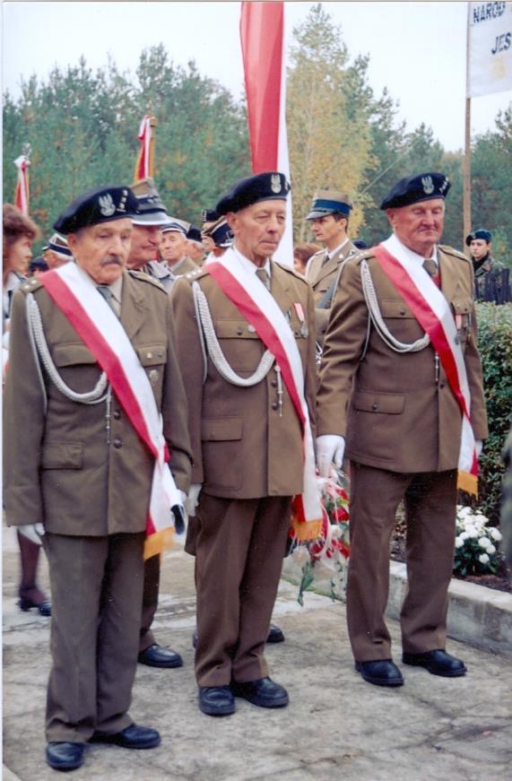 Od lewej stoją: Franciszek Litwin z Szystowic, Mieczysław Zawalski z Grabowca (zdjęcie ze zbiorów Lucyny Zawalskiej).