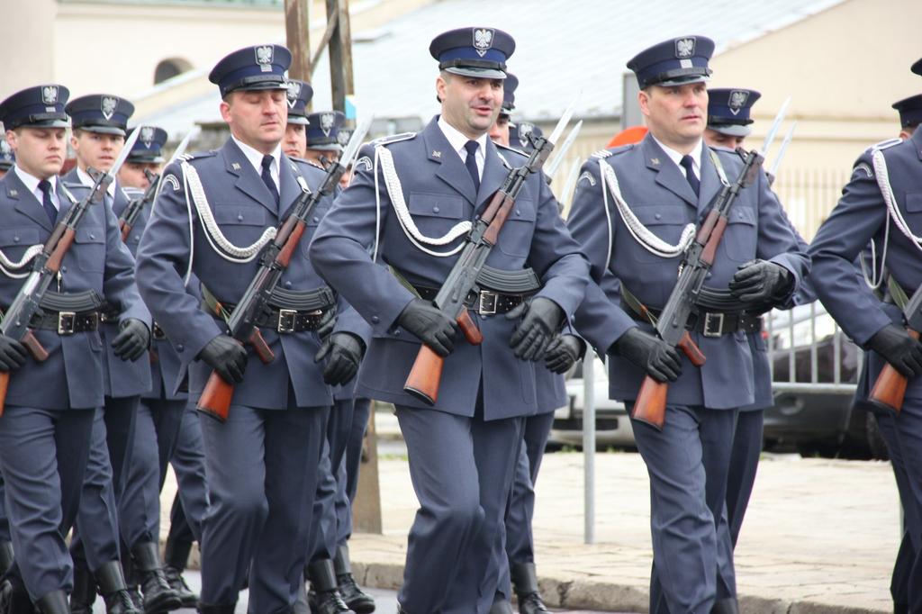 Z kolei ustosunkowując się do obecnej ustawy zasadniczej, stwierdził, że jej reforma jest konieczna, ponieważ powinna odpowiadać zmianom społeczno- Głos związkowca 17-18/2017