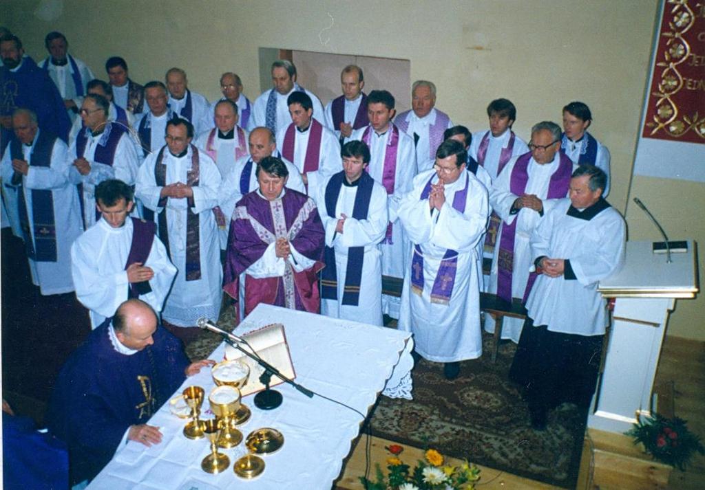 Grabowiec (zdjęcie z kroniki parafialnej). Zdjęcie 26 Rok 1996, 1 października.