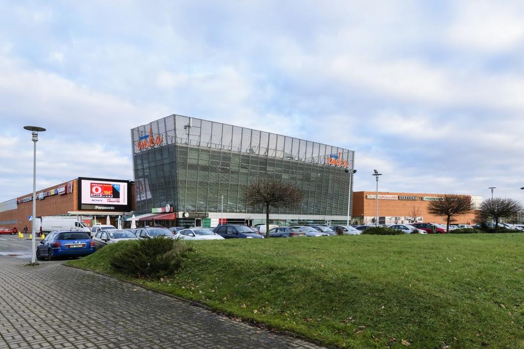 KOSZALIN EMKA to 3-kondygnacyjne centrum handlowe w Koszalinie, oddane do użytku w 2002 roku.