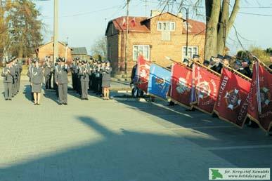 prałata pułkownika Bogusława Pasternaka przy oprawie muzycznej Orkiestry Reprezentacyjnej Sił Powietrznych z Poznania pod dyrekcją kapelmistrza ppor. Joanny Krause.