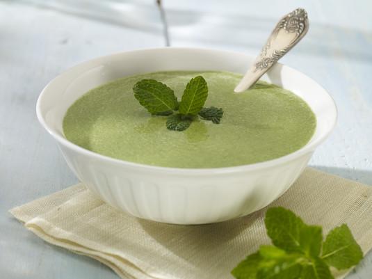 Delikatna zupa krem z zielonych szparagów szparagi zielone świeże - 500 gramów Bulion na włoszczyźnie Knorr - 1 sztuka cebula - 1 sztuka czosnek, ząbek - 1 sztuka Rama Classic - 1 łyżka gęsty jogurt
