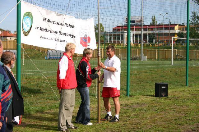 Kuza 1 srebrny w 2-boju odległościowym i 1 brązowy w 5-boju. Renata Kuza 1 srebrny w 2-boju multi w kat. kobiet. Przemysław Stępień z Sobkowa zdobył srebrny medal w 3-boju kadetów.