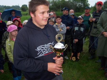 Kuza, Ula Włodarska i Jagoda Żebrowska zajęli II miejsca w seniorach, kobietach i juniorkach. 29 maj 2010 roku - Mistrzostwa Koła Busko-Zdrój stadion miejski.
