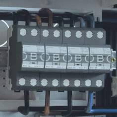 Italacje zasilające LightningCoordinator jest to indukcyjność odsprzęgająca zaprojektowana w celu energetycznej koordynacji ograniczników przepięć (klasa B) i ograniczników przepięć 2 (klasa C).