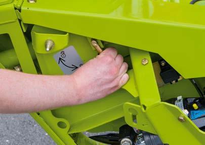 się na zbiór rzepaku. Połączenie kosy do rzepaku z hydrauliką automatycznie aktywuje pompę hydrauliczną do napędu bocznej kosy. Połączenie zapewniają dwa uszczelniane powierzchniowo złącza.