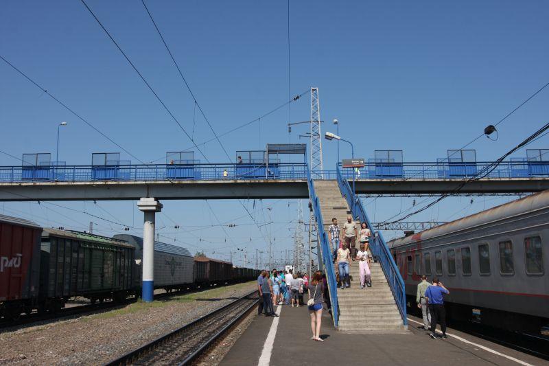 Jak się spakować? Bagaż główny do 23 kg i podręczny do 5 kg. Najlepszym rozwiązaniem będzie torba na kółkach, którą na dobrej nawierzchni można ciągnąć i którą przy pokonywaniu np.