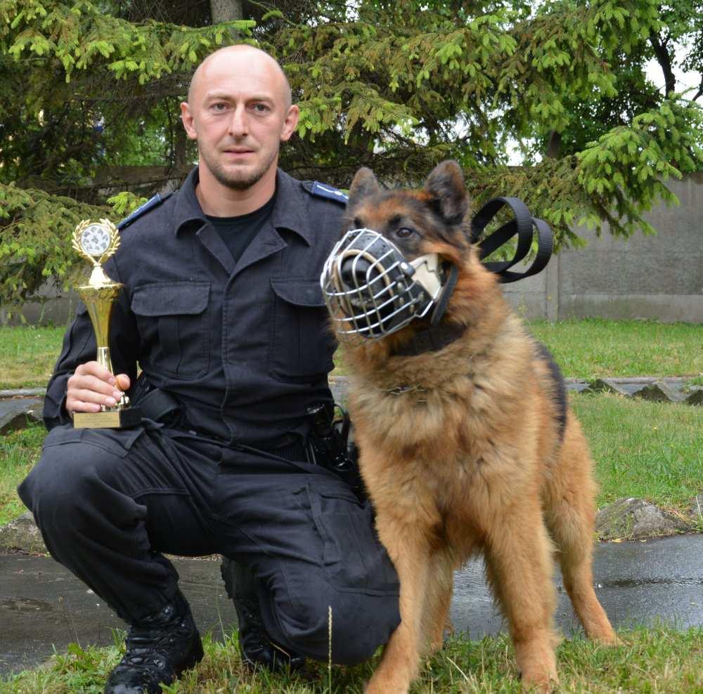 Andrzej Francuz z Komendy Powiatowej Policji w Kędzierzynie-Koźlu i to on, między innymi wraz ze swoim psem służbowym Ina, reprezentować będzie nasz garnizon na XVIII Kynologicznych Mistrzostwach