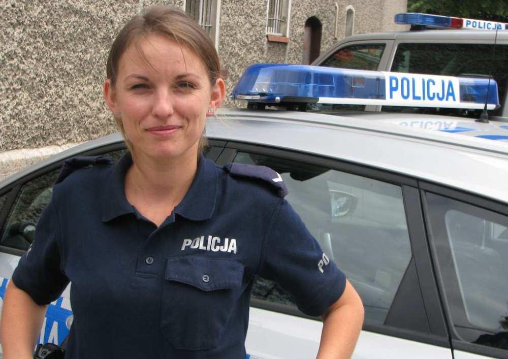 Dzielnicowa z Krapkowic zapobiegła tragedii Dzięki szybkiej i zdecydowanej reakcji dzielnicowej z Gogolina nie doszło do rozprzestrzenienia się ognia i pożaru w budynku wielorodzinnym.