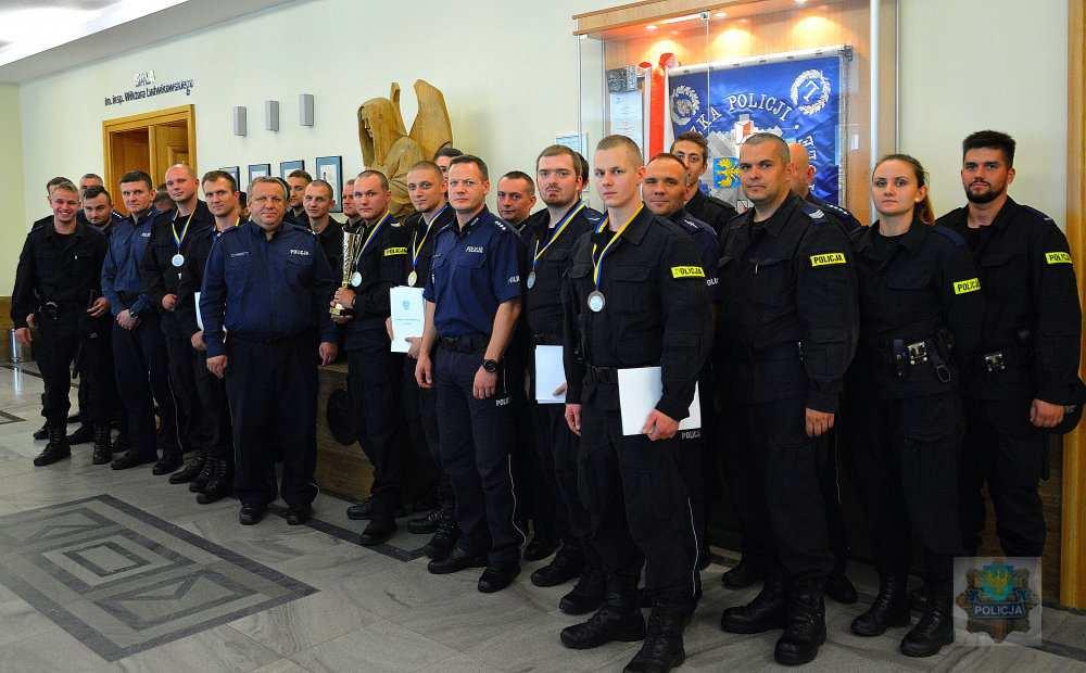 Patrol Roku 2018 Sierż. szt. Grzegorz Szmigiel i sierż. Karol Zając z Komendy Powiatowej Policji w Oleśnie, zostali zwycięzcami turnieju "Patrol Roku 2018" na Opolszczyźnie.